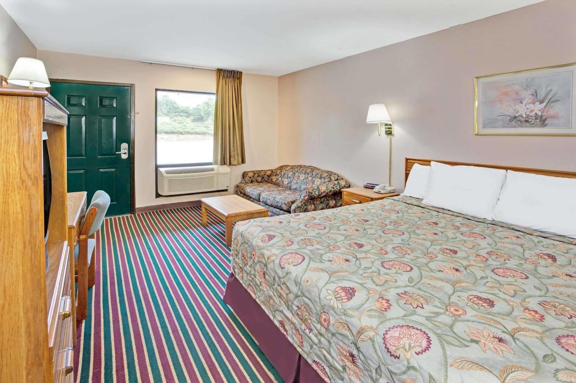 Super 8 By Wyndham Marietta/West/Atl Area Hotel Exterior foto